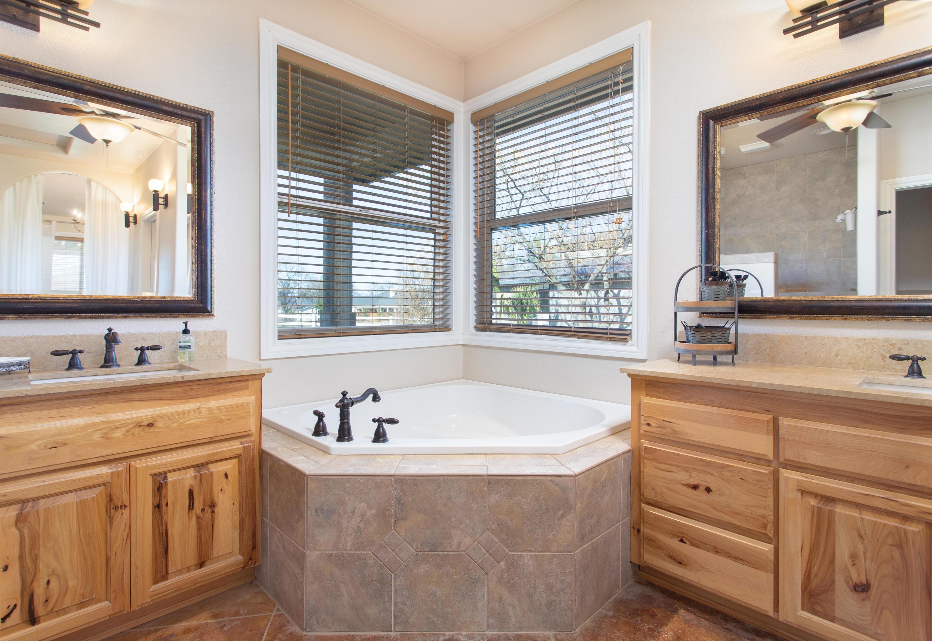 22780 Silverlode Lane Palo Cedro, CA 96073 - Photo 17 of 37 master bath