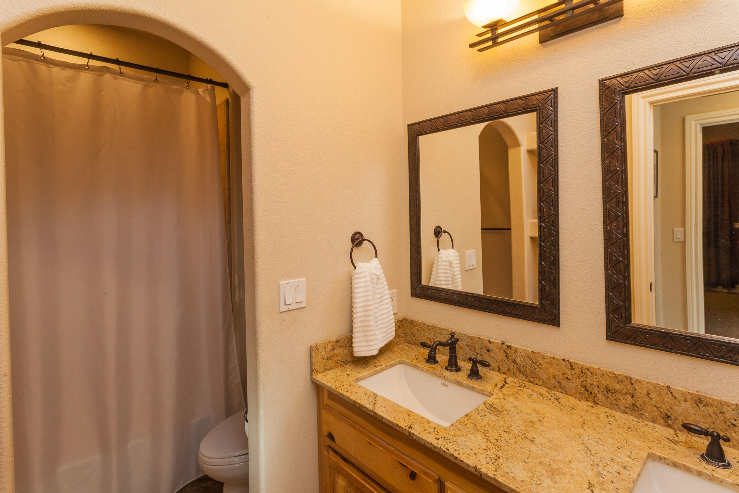 22780 Silverlode Lane Palo Cedro, CA 96073 - Photo 27 of 37 hall bath