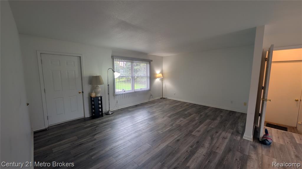 3042 Belsay Road Burton, MI 48519 - Photo 2 of 27