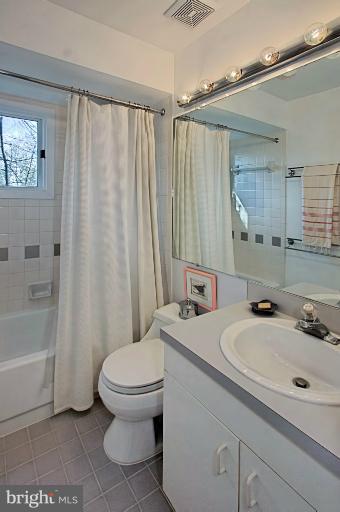 12016 North Walnut Branch Road Reston, VA 20194 - Photo 8 of 30 Bath