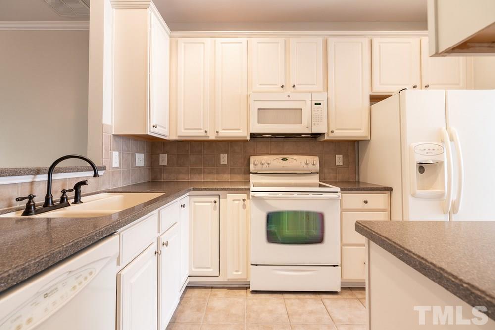 7828 Spungold Street Raleigh, NC 27617 - Photo 8 of 30 Kitchen