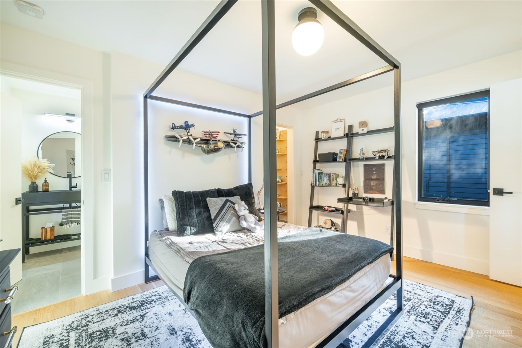 8551 Hansen Road Northeast Bainbridge Island, WA 98110 - Photo 15 of 40 Gallery Image 15