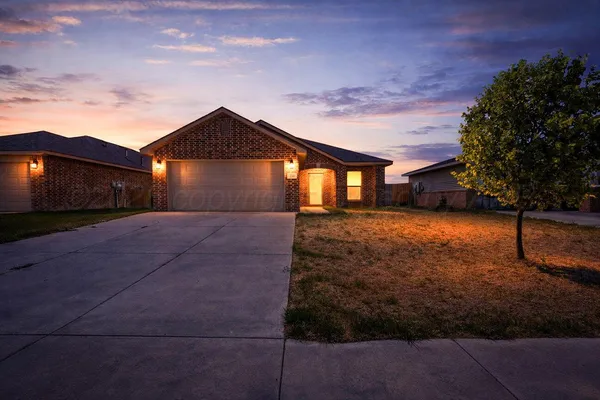 $2,300 | 210 Mikeska Street, Amarillo, TX 79118