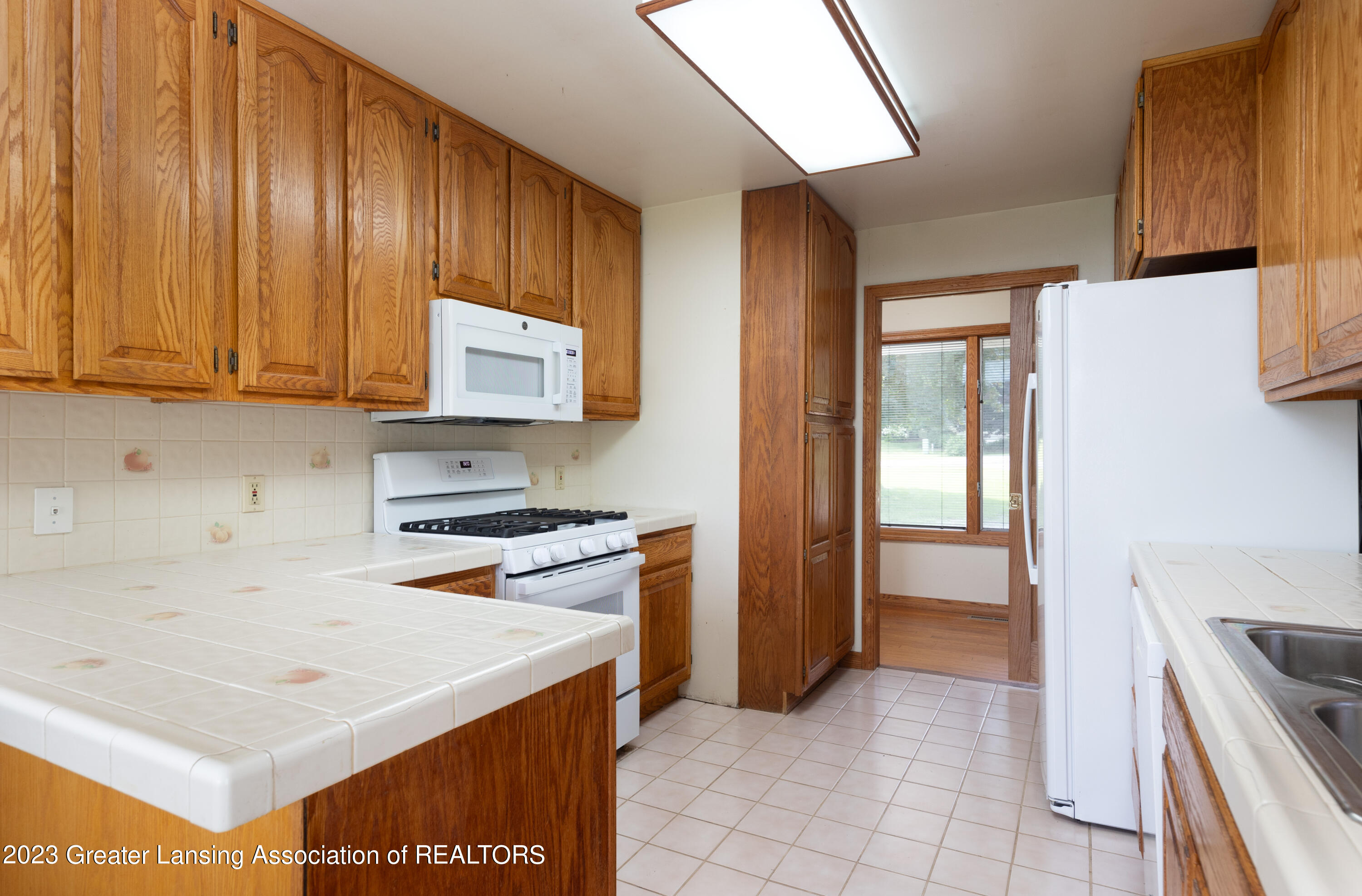 12102 Raelyn Hills Drive Perry, MI 48872 - Photo 16 of 28 Kitchen