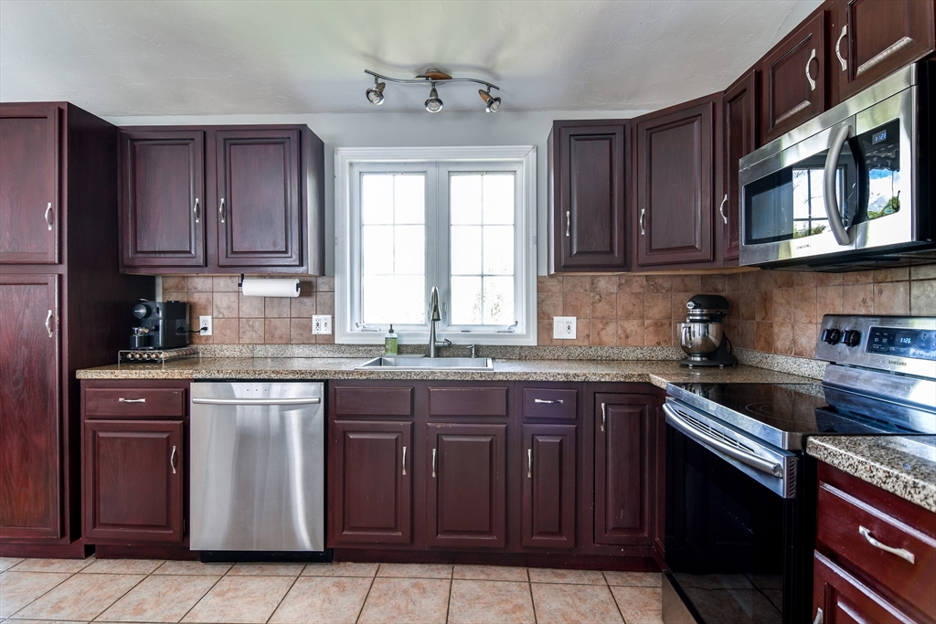 34 Oran Street Worcester, MA 01605 - Photo 12 of 42