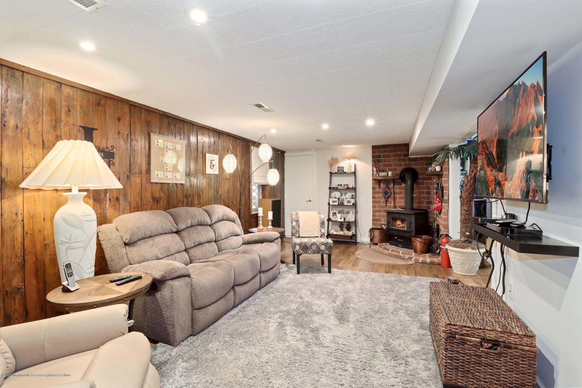 143 Darien Road Howell, NJ 07731 - Photo 12 of 23 Huge family room