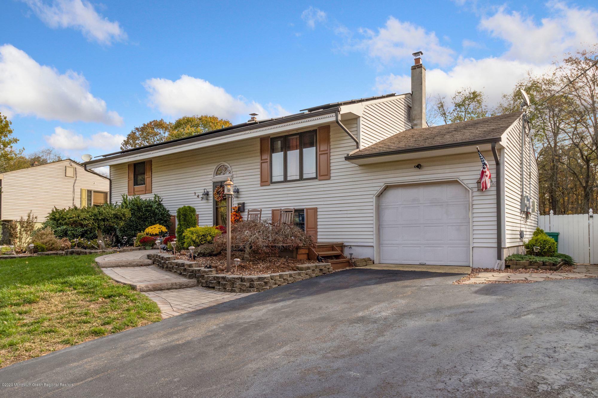 143 Darien Road Howell, NJ 07731 - Photo 23 of 23 Ample parking.