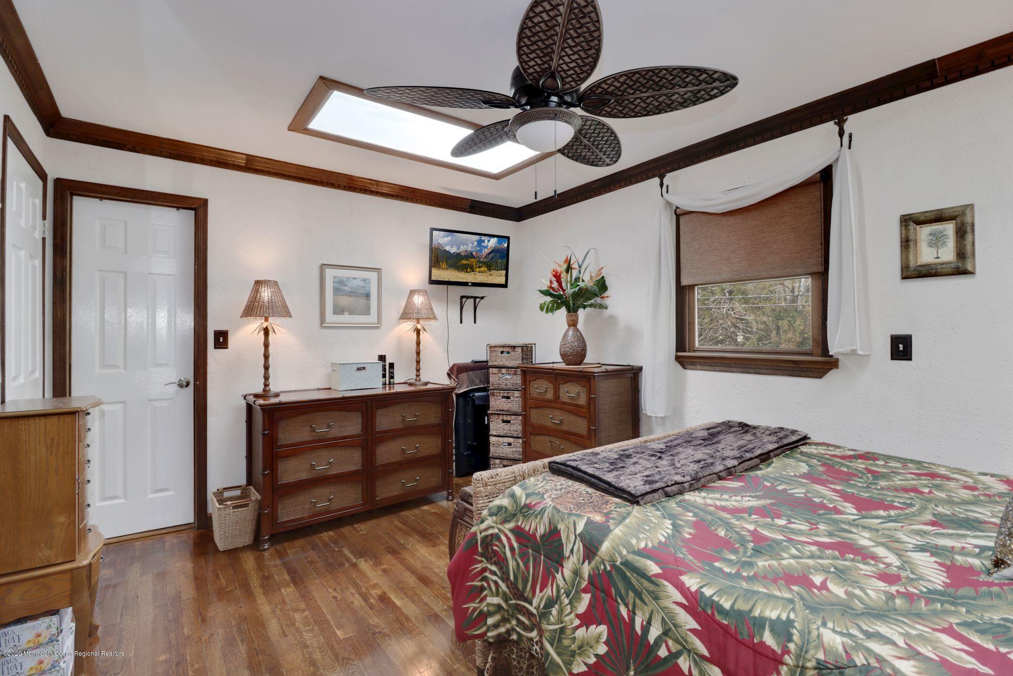 143 Darien Road Howell, NJ 07731 - Photo 8 of 23 Wonderful natural light