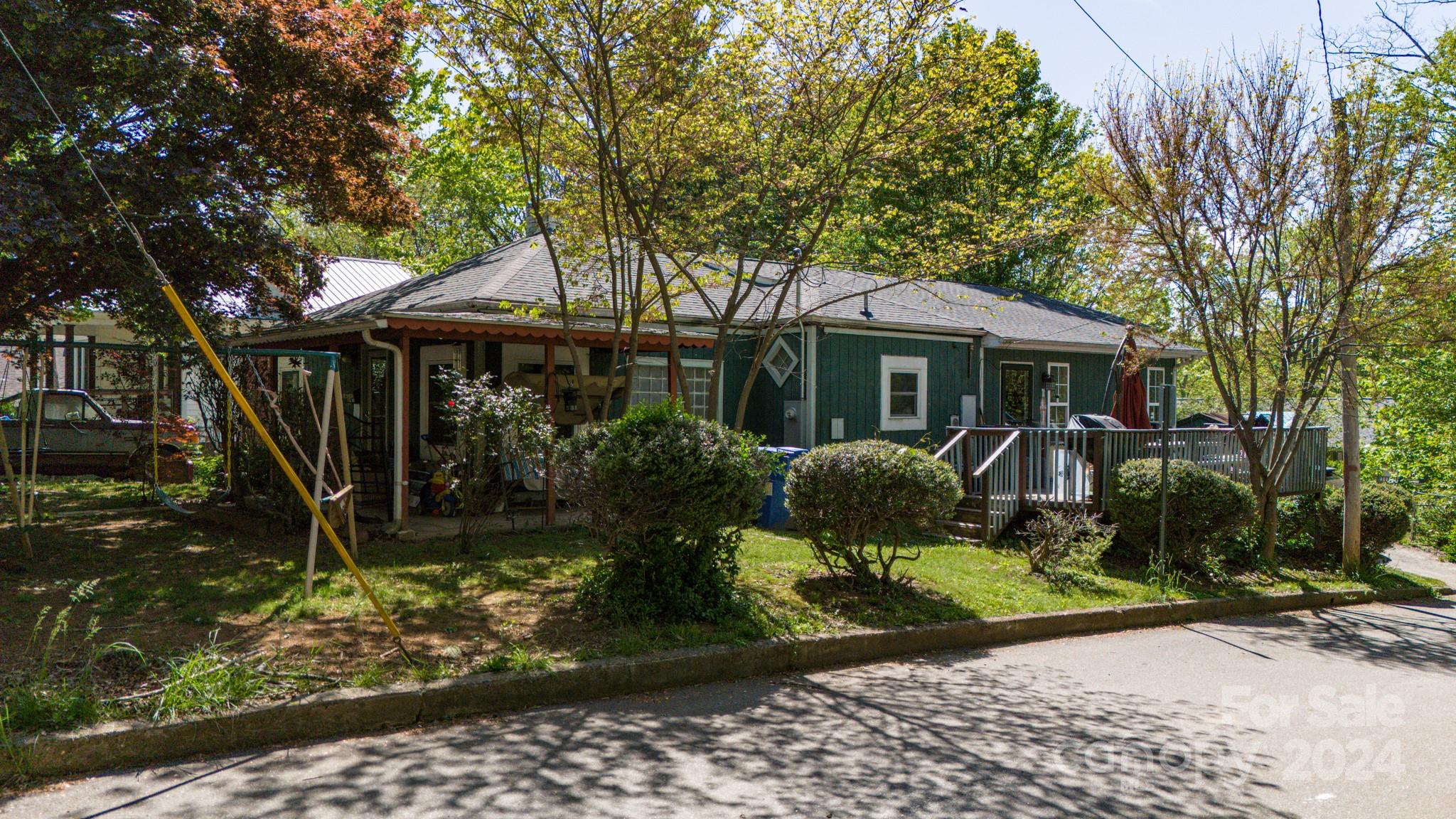 1 Westgate Road Asheville, NC 28806 - Photo 3 of 25 a front view of a house with garden
