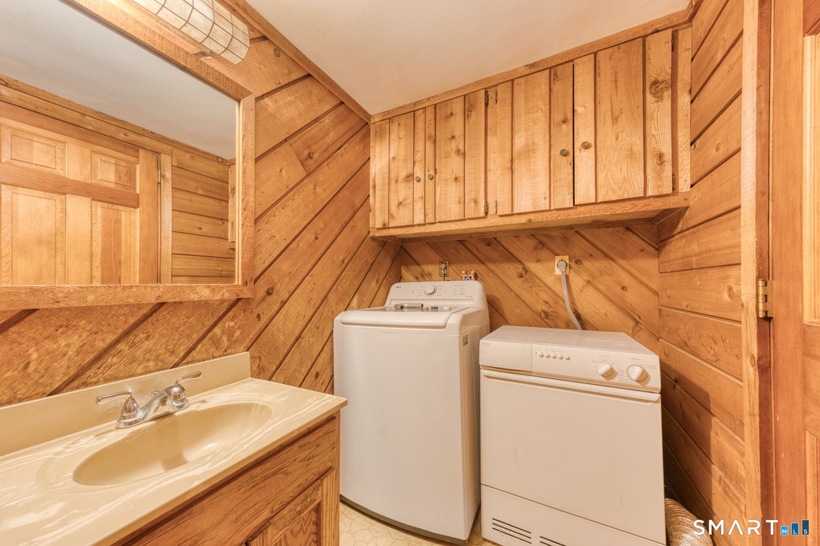 879 Neipsic Road Glastonbury, CT 06033 - Photo 16 of 40