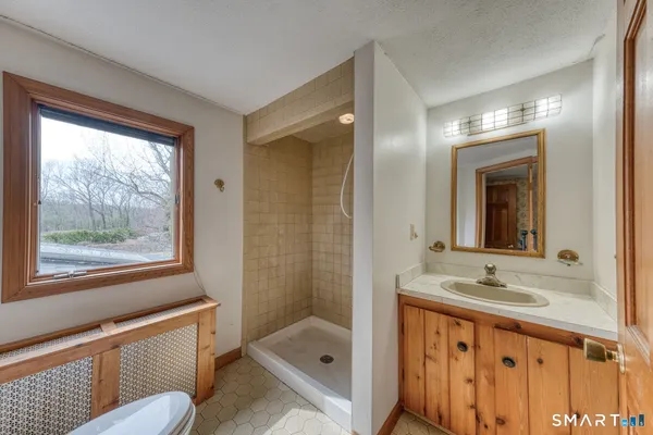 $725,000 | 879 Neipsic Road, Glastonbury, CT 06033