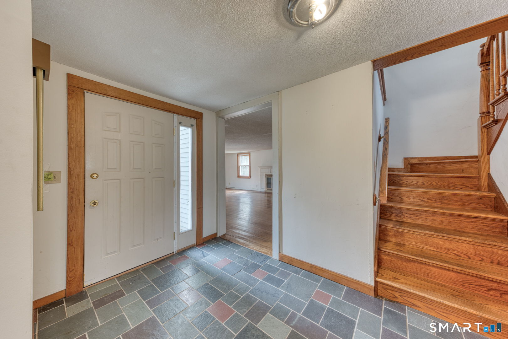 879 Neipsic Road Glastonbury, CT 06033 - Photo 5 of 40