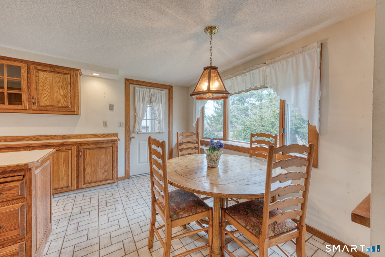 879 Neipsic Road Glastonbury, CT 06033 - Photo 9 of 40