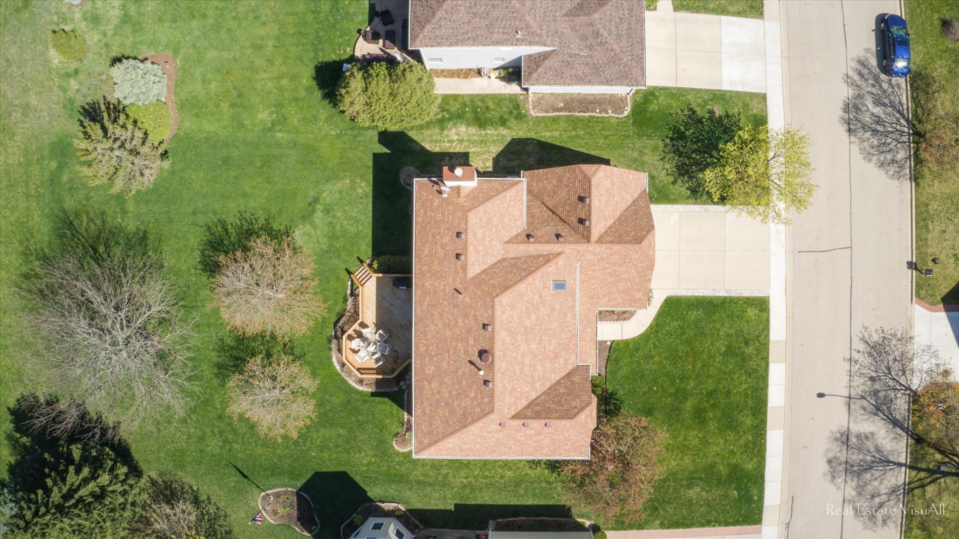 1808 Edgewood Drive Algonquin, IL 60102 - Photo 35 of 39 an aerial view of a house with a yard