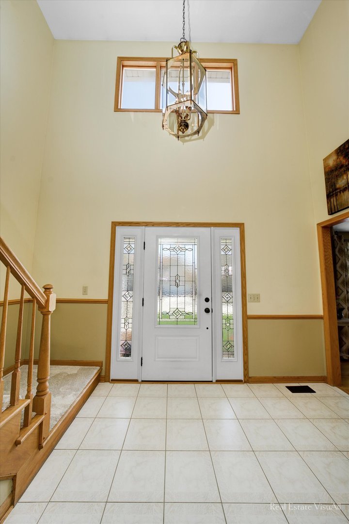 1808 Edgewood Drive Algonquin, IL 60102 - Photo 6 of 39 a view of an empty room with a window