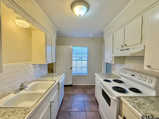 $1,325 | 4614 Edinburgh Drive, Tyler, TX 75703