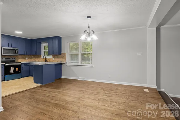 $1,950 | 5300 Hickory Lane, Charlotte, NC 28216
