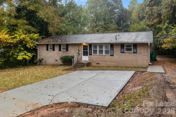 $1,950 | 5300 Hickory Lane, Charlotte, NC 28216