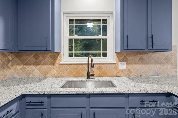 $1,950 | 5300 Hickory Lane, Charlotte, NC 28216