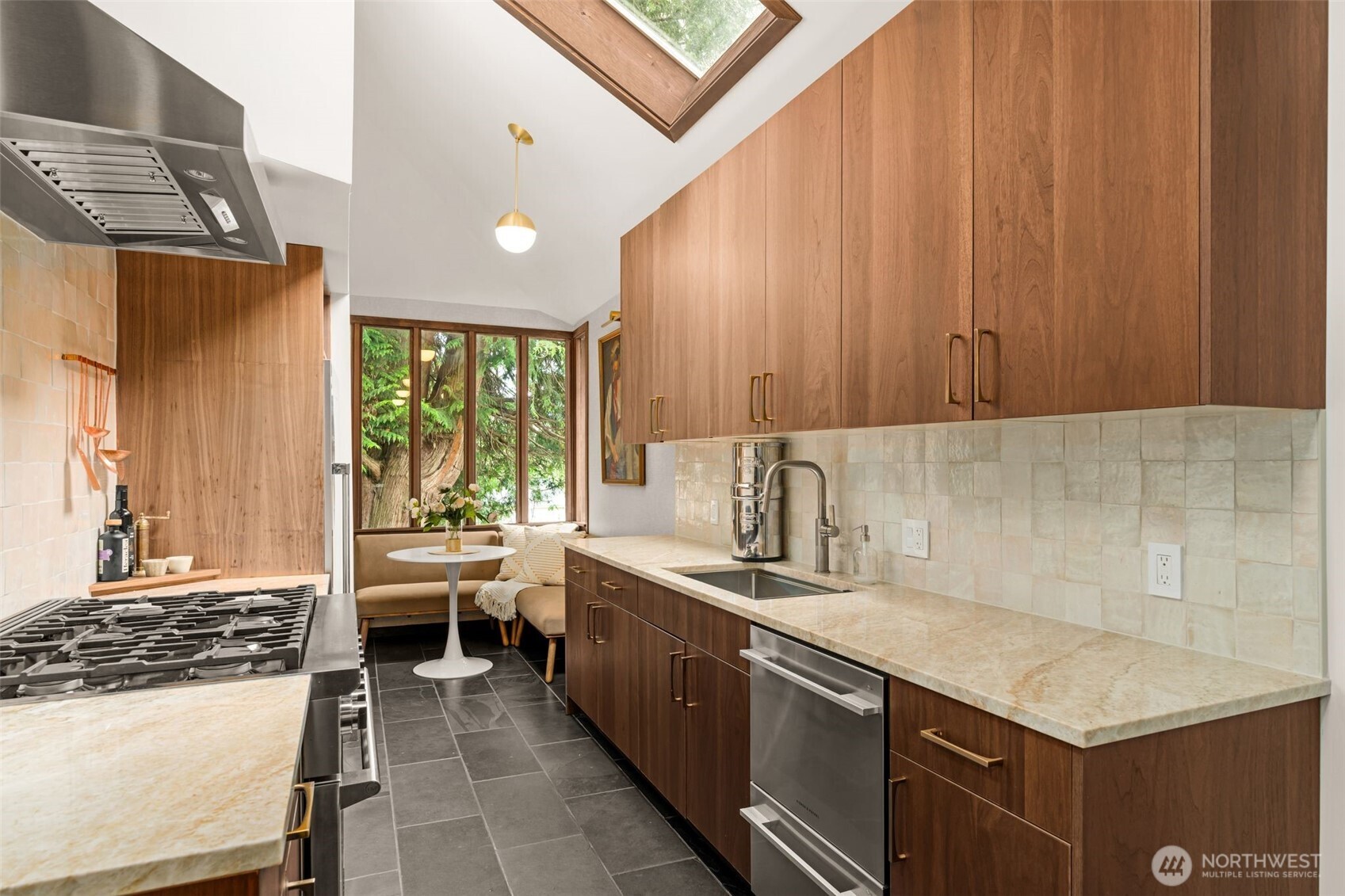 9629 California Avenue Southwest Seattle, WA 98136 - Photo 9 of 29