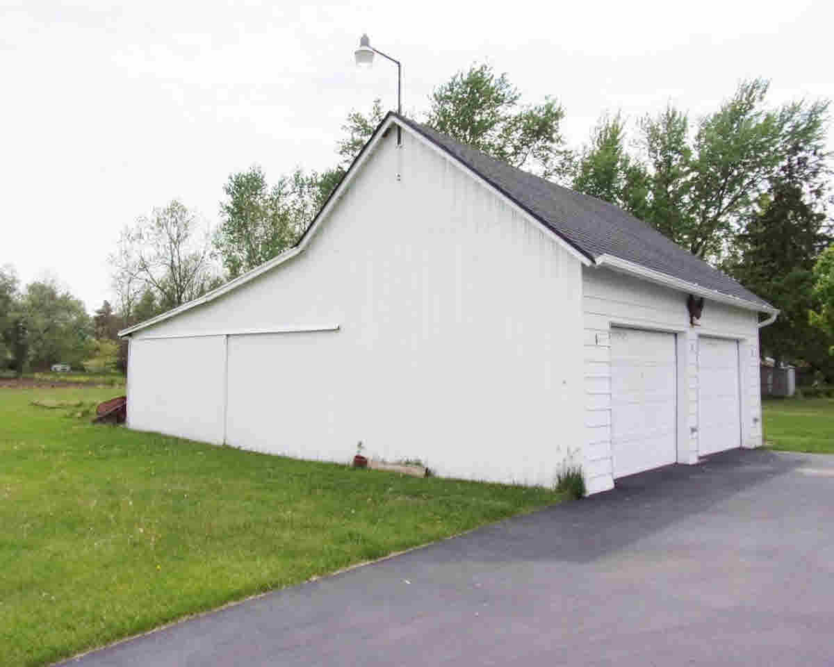 7157 Coldwater Road Flushing, MI 48433 - Photo 34 of 39 21297765-33.JPG