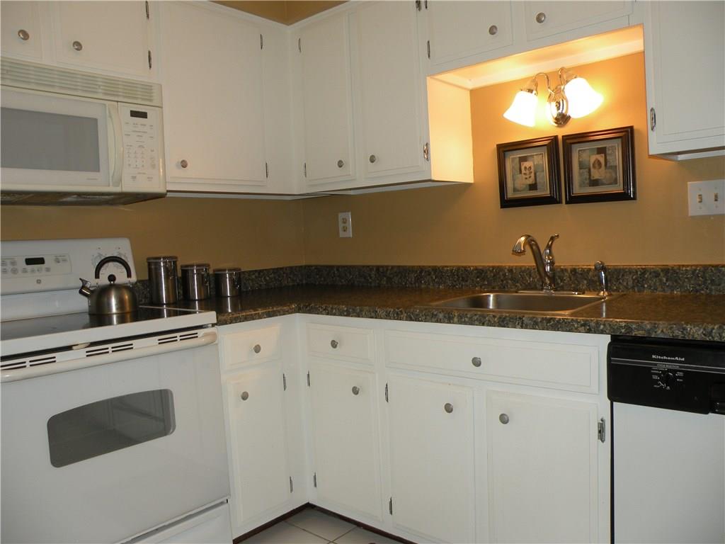 256 Quail Run Road Venetia, PA 15367 - Photo 11 of 25 Kitchen 256 Quail Run Rd