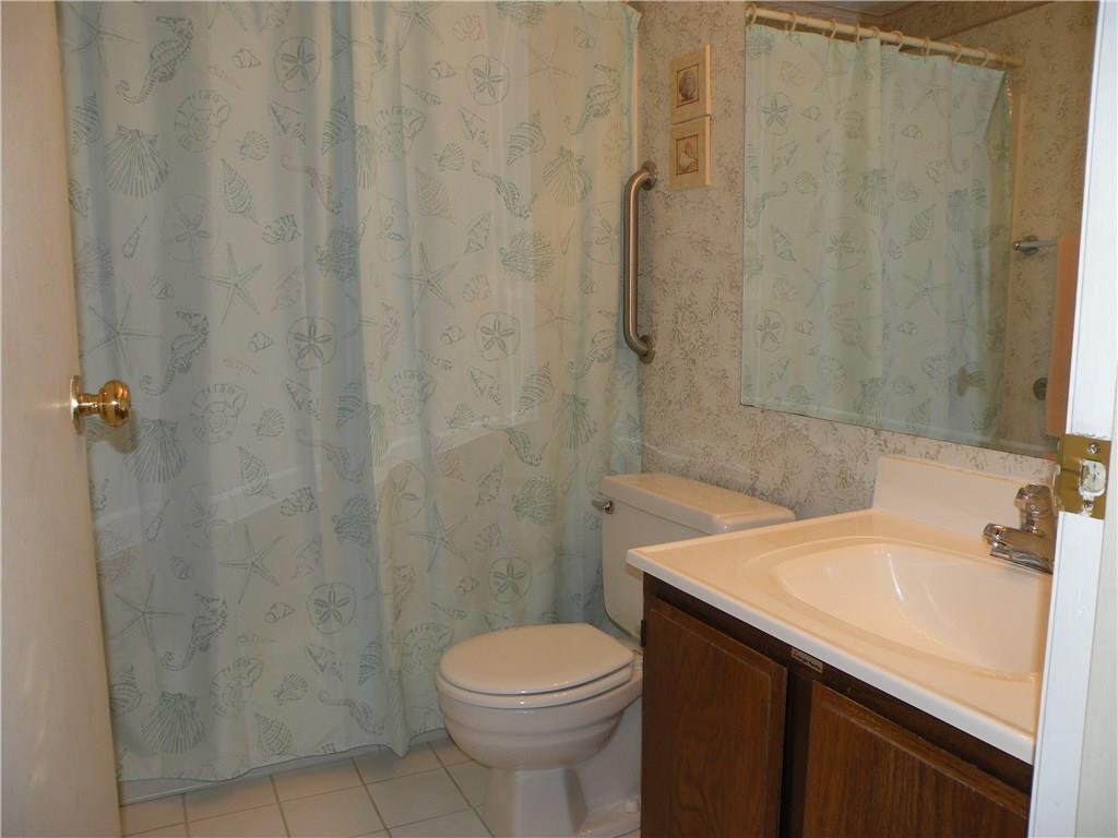 256 Quail Run Road Venetia, PA 15367 - Photo 17 of 25 Full Hall Bath 256 Quail Run Rd