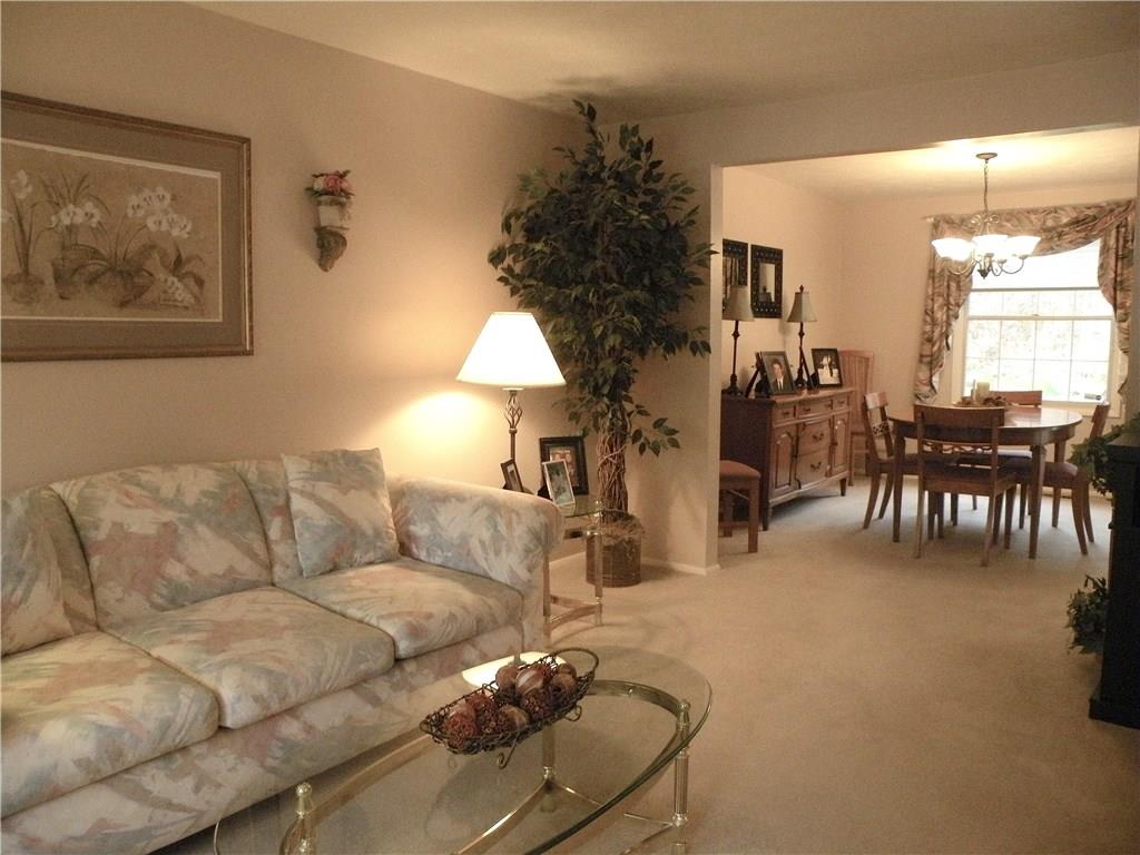 256 Quail Run Road Venetia, PA 15367 - Photo 5 of 25 Living Room 256 Quail Run Road