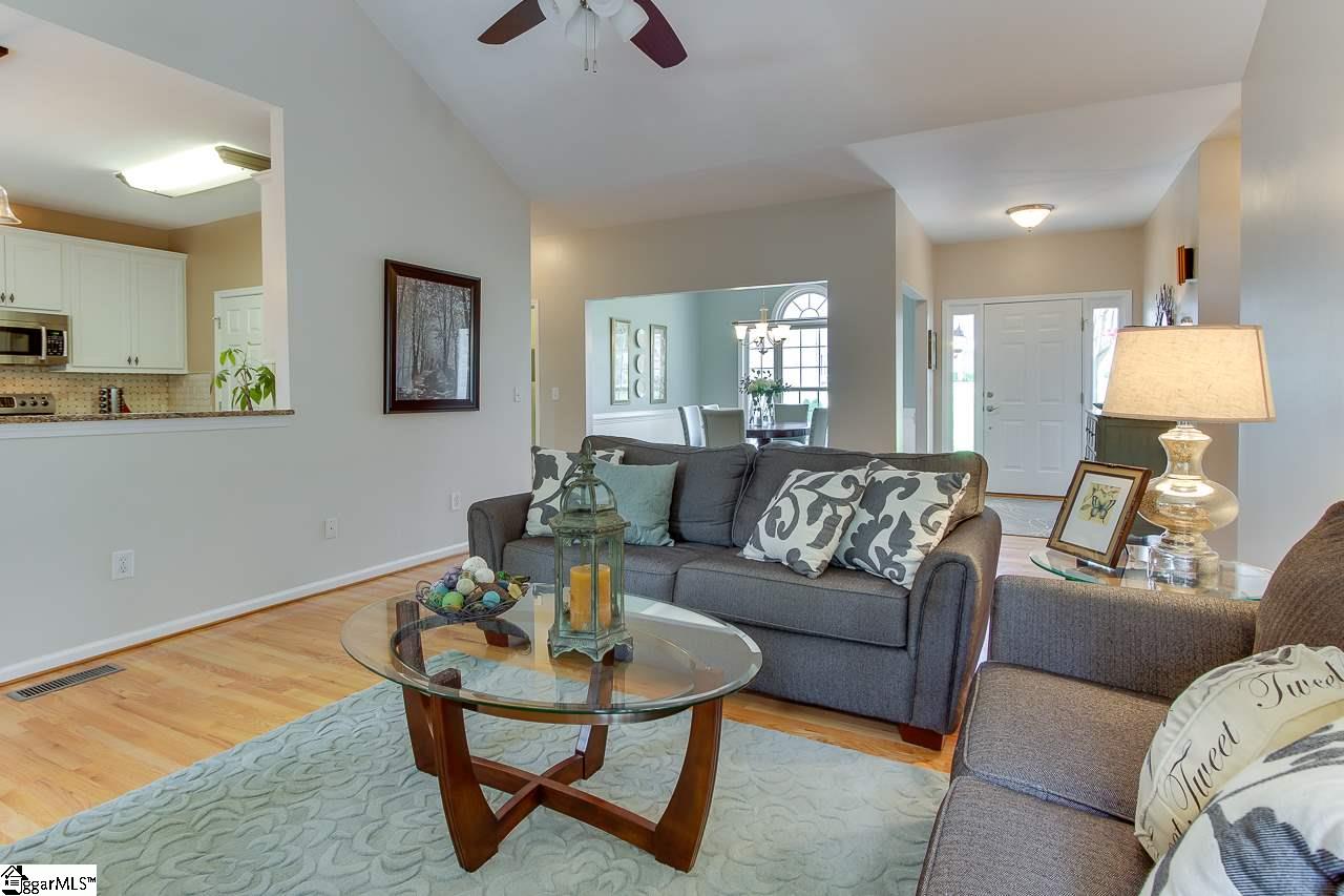 427 Roberts Road Taylors, SC 29687 - Photo 10 of 36 Gallery Image 10