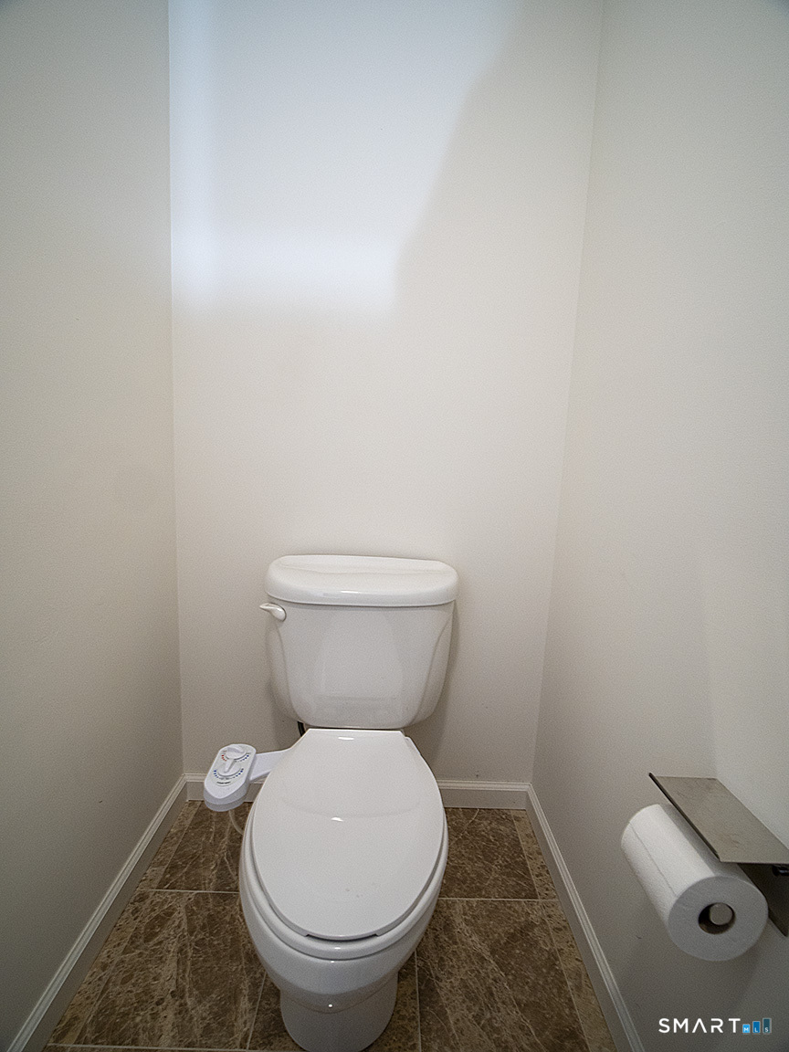 81 Old Stratfield Road Fairfield, CT 06825 - Photo 15 of 37