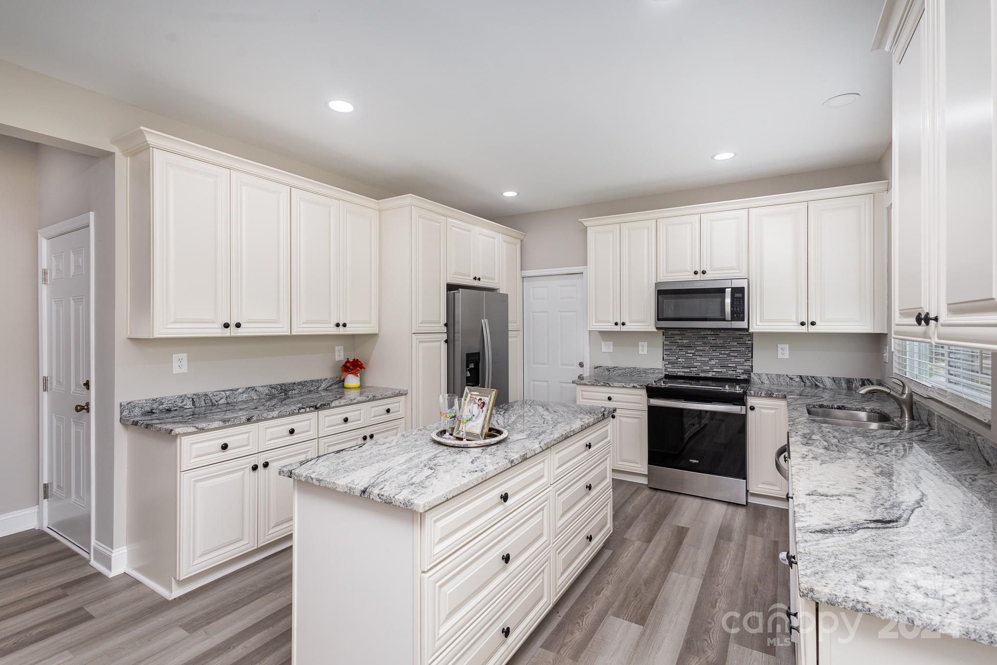 4331 Rolling Acres Road, Unit 8 Charlotte, NC 28213 - Photo 13 of 26 Gallery Image 13