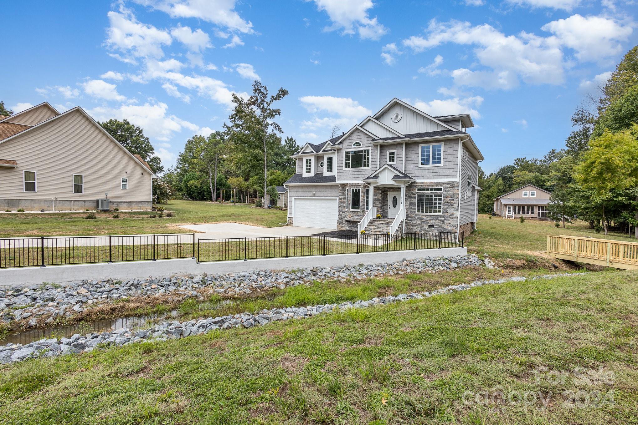 4331 Rolling Acres Road, Unit 8 Charlotte, NC 28213 - Photo 2 of 26 Gallery Image 2
