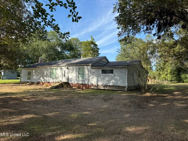 $215,000 | 1751 Old Highway 16, Benton, MS 39039