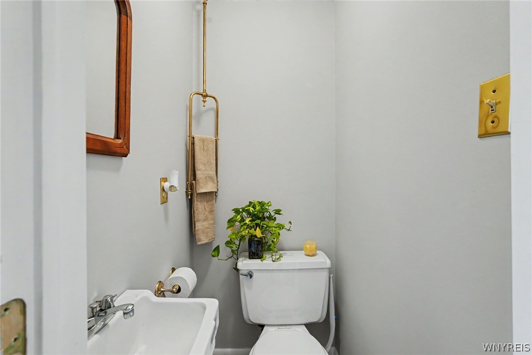 4685 Sawmill Road Clarence, NY 14031 - Photo 27 of 38 Discrete half bathroom, for easy access to outside.