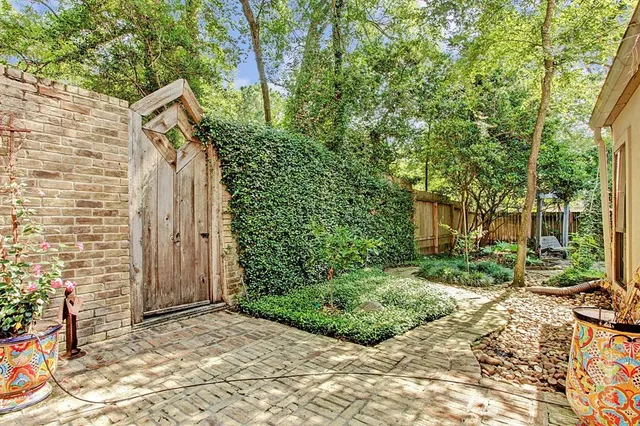 $4,000 | 2607 Crossvine Circle, The Woodlands, TX 77380