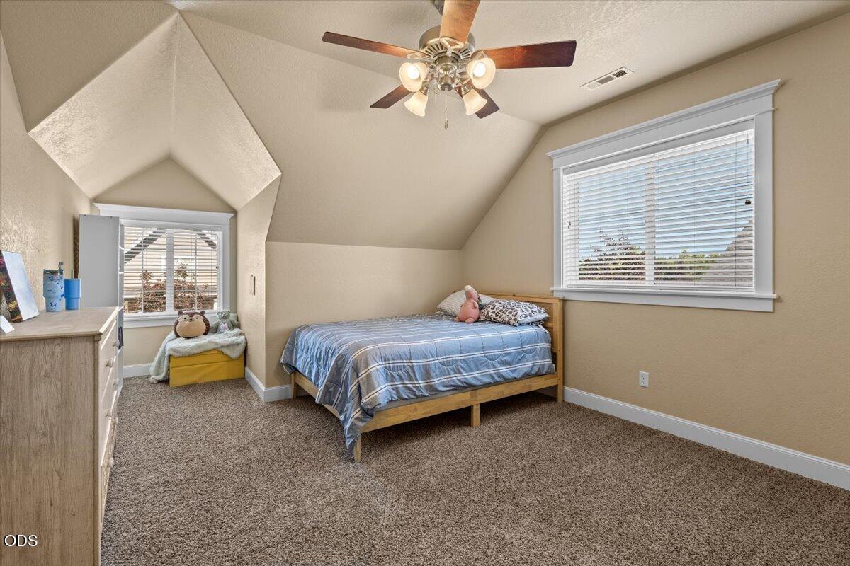 928 Buck Point Street Central Point, OR 97502 - Photo 29 of 43