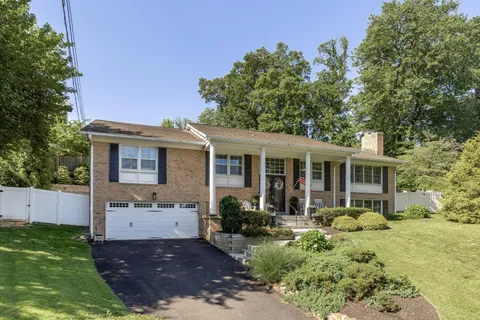 $1,750,000 | 1832 Briar Ridge Court, McLean, VA 22101