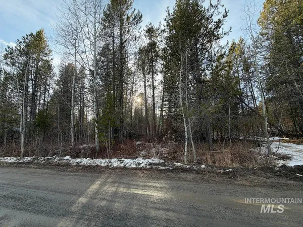 $159,900 | 137 Lake Trail Drive, Donnelly, ID 83615