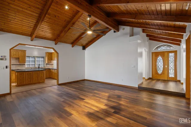 a view of an empty room with a kitchen