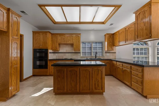 a view of a livingroom with a ceiling fan window and a kitchen