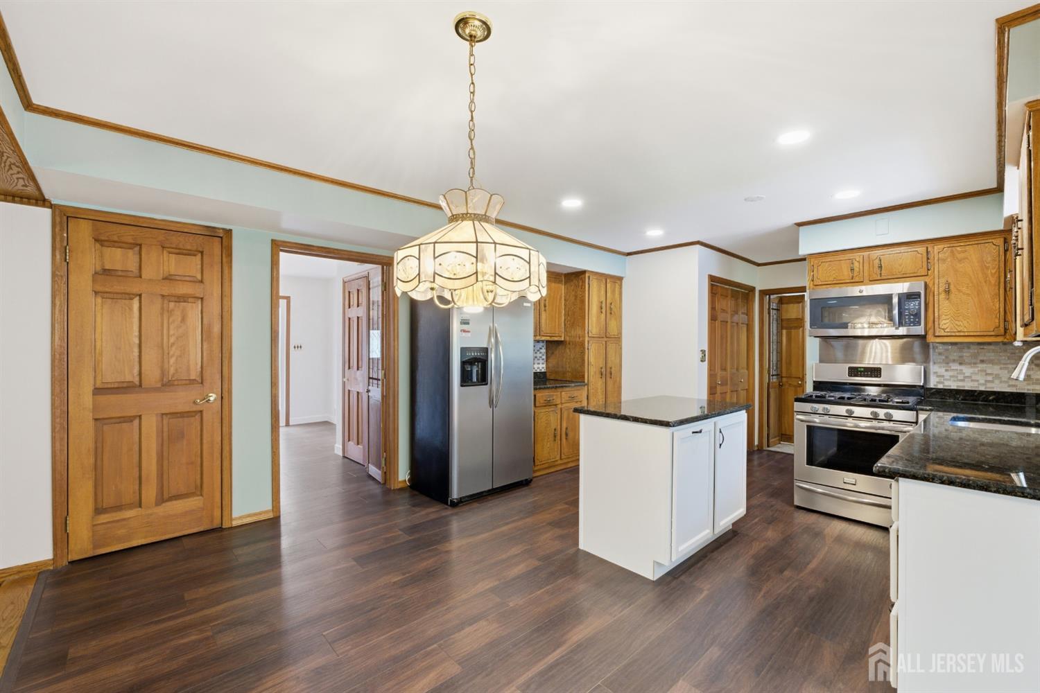 7 Oakland Road Old Bridge, NJ 08857 - Photo 11 of 56