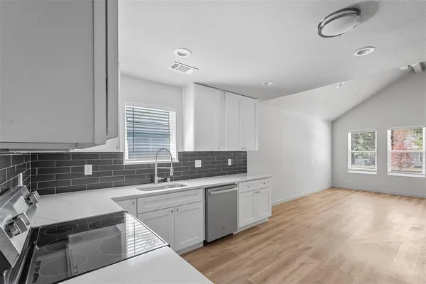 $1,525 | 413 South Willow Street, Sherman, TX 75090