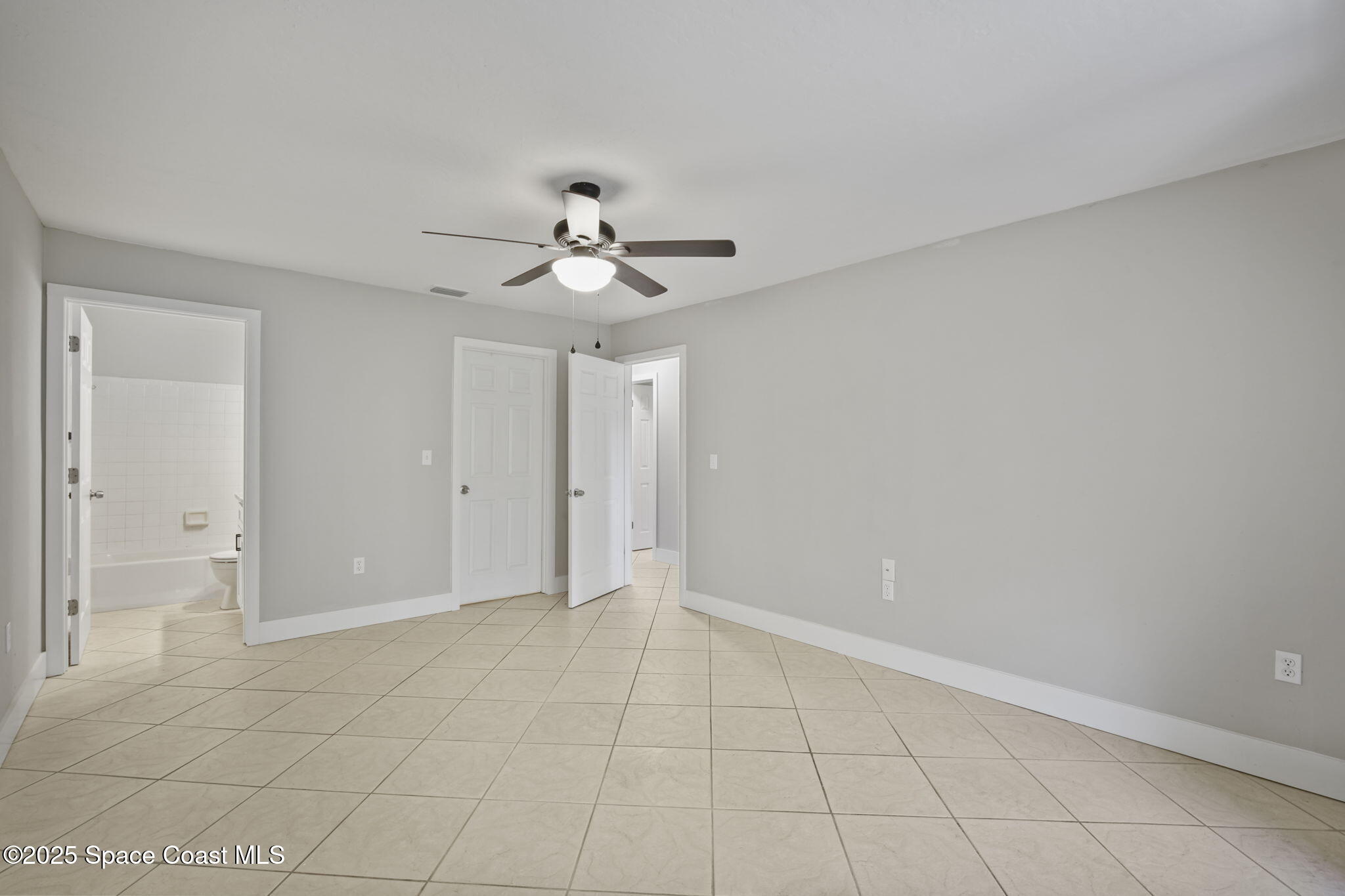 201 Cocoa Isles Boulevard, Unit 3 Cocoa Beach, FL 32931 - Photo 11 of 21 Primary suite