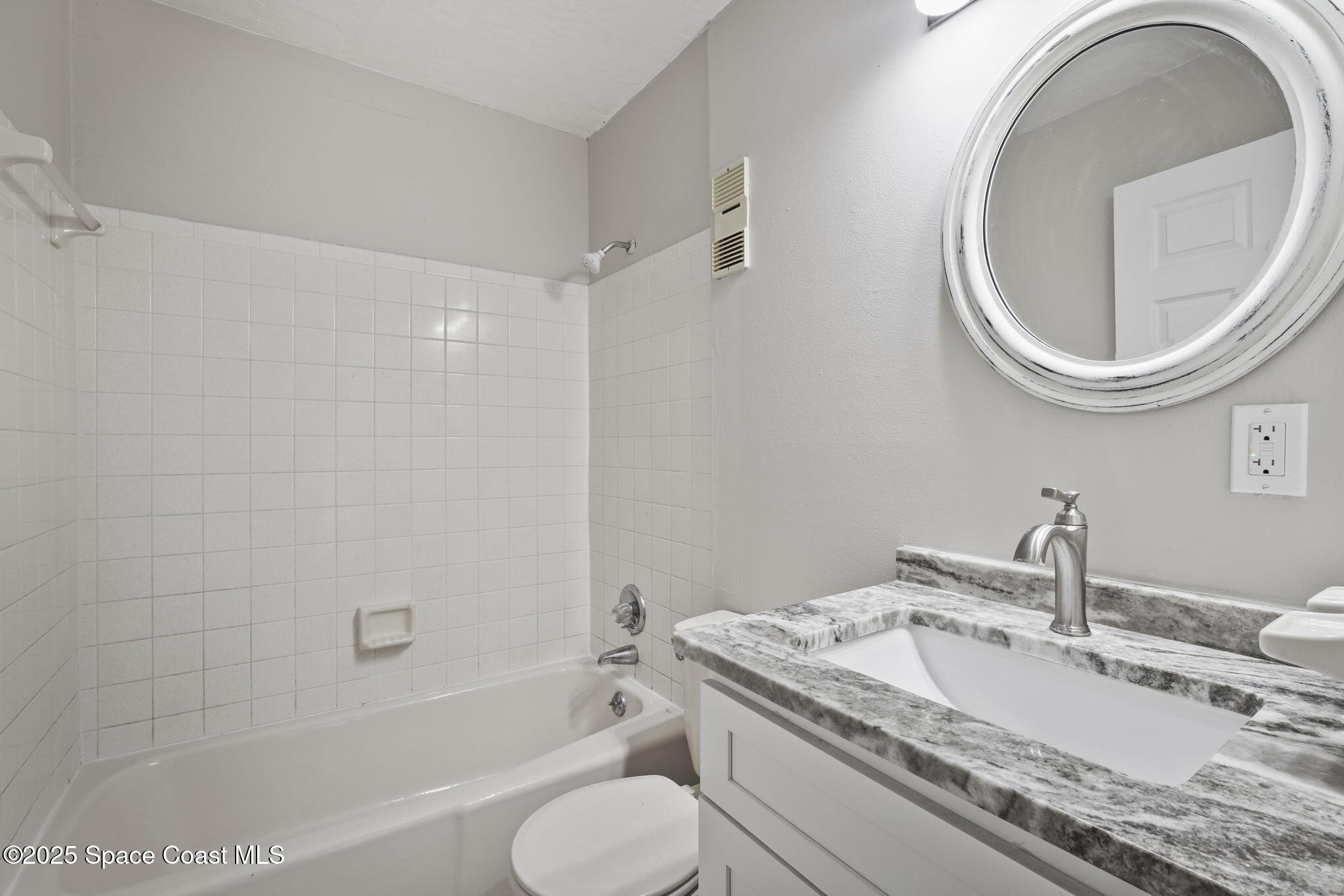 201 Cocoa Isles Boulevard, Unit 3 Cocoa Beach, FL 32931 - Photo 12 of 21 Primary bathroom