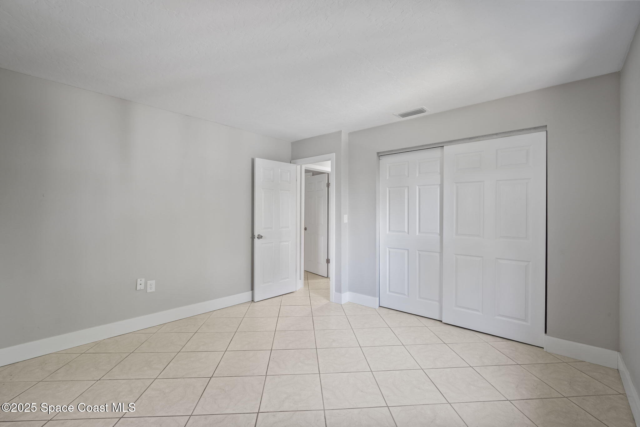 201 Cocoa Isles Boulevard, Unit 3 Cocoa Beach, FL 32931 - Photo 15 of 21 Guest bedroom