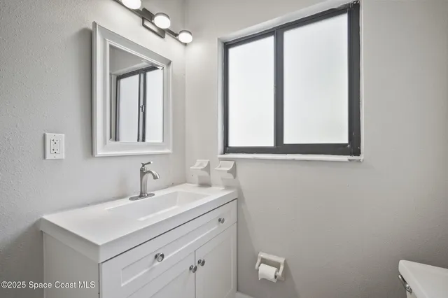 $1,700 | 201 Cocoa Isles Boulevard, Unit 3, Cocoa Beach, FL 32931