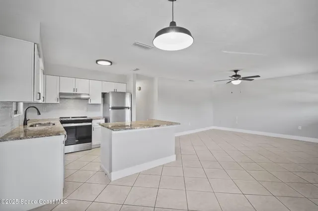 $1,700 | 201 Cocoa Isles Boulevard, Unit 3, Cocoa Beach, FL 32931