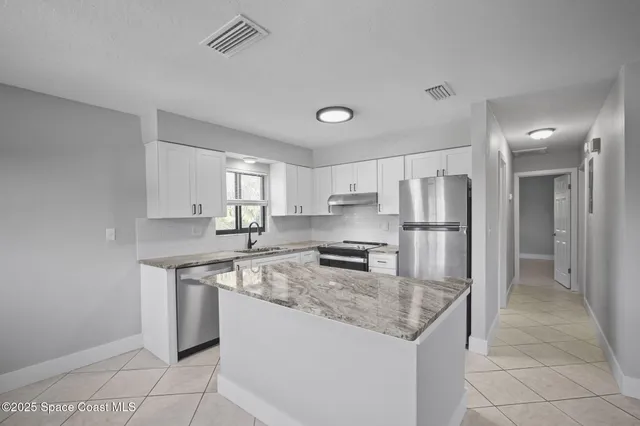 $1,700 | 201 Cocoa Isles Boulevard, Unit 3, Cocoa Beach, FL 32931