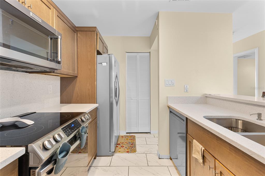 2004 Ludlow Lane, Unit 2803 Orlando, FL 32839 - Photo 14 of 31 a kitchen that has a sink and a stove