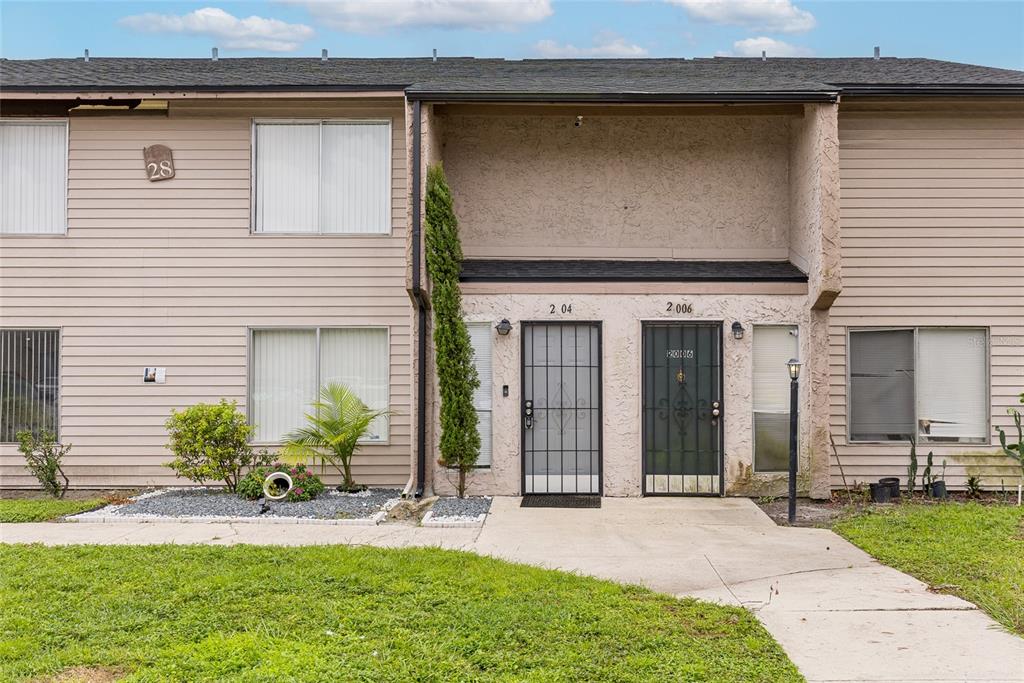 2004 Ludlow Lane, Unit 2803 Orlando, FL 32839 - Photo 24 of 31 a backyard of a house with seating space